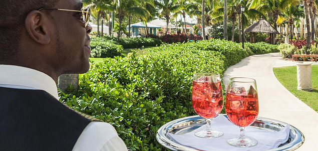 Caesars Begins Straw Phase-Out Plan; Sandals Resorts to Eliminate 21.5M by November