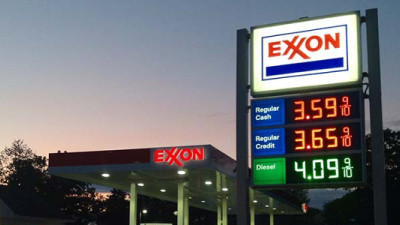 ExxonMobil, Chevron Face Shareholder Pressure to Address Risk, Adopt New Reporting Metric