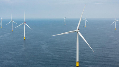 UK Sails Ahead with Offshore Wind Power