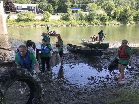 Keurig Green Mountain Volunteers Clean up 16,000 Pounds of Trash