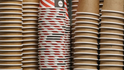 Alaska Airlines becomes first U.S. airline to eliminate in-flight plastic cups