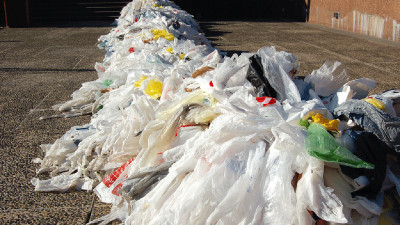US Retail Giants Convene to Reinvent the Plastic Retail Bag