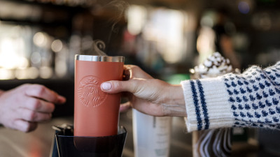Starbucks Becomes First National Coffee Retailer to Accept Reusable, Personal Cups