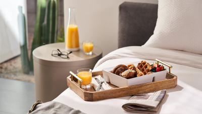 Norwegian Cruise Line partners with Drinique to launch new sustainable serveware for breakfast deliveries